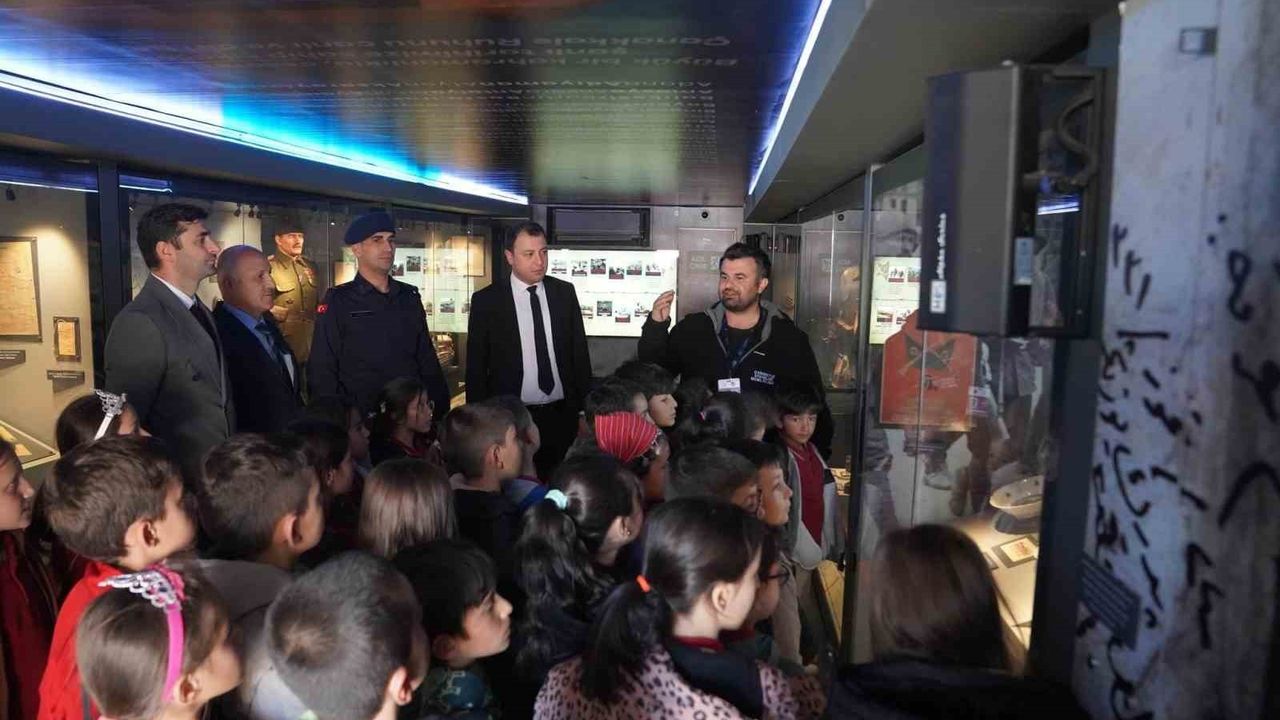 Çanakkale Savaşları Mobil Müzesi Aydıntepe'de — Öğrenciler Tarihle Buluştu
