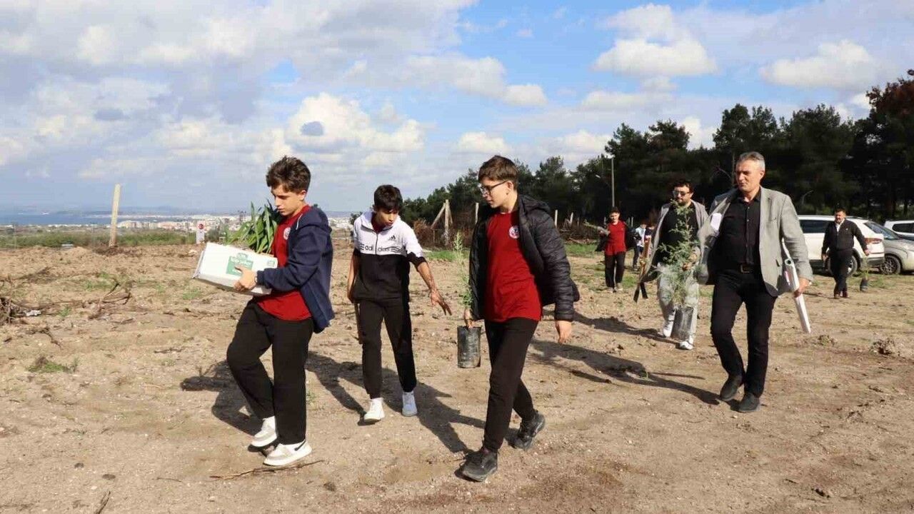 Çanakkale ve Gazze Şehitleri İçin 50 Fidan Toprakla Buluştu