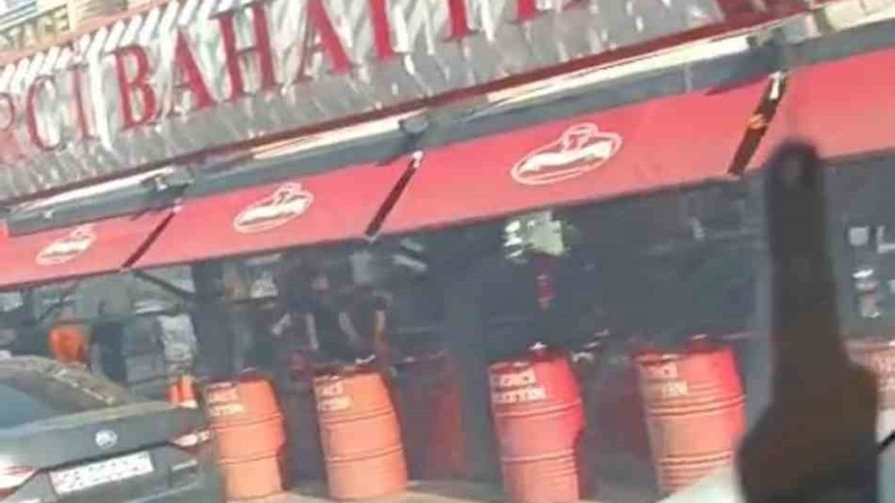 Çankaya'da Apartman Yangını İtfaiye Tarafından Kontrol Altına Alındı