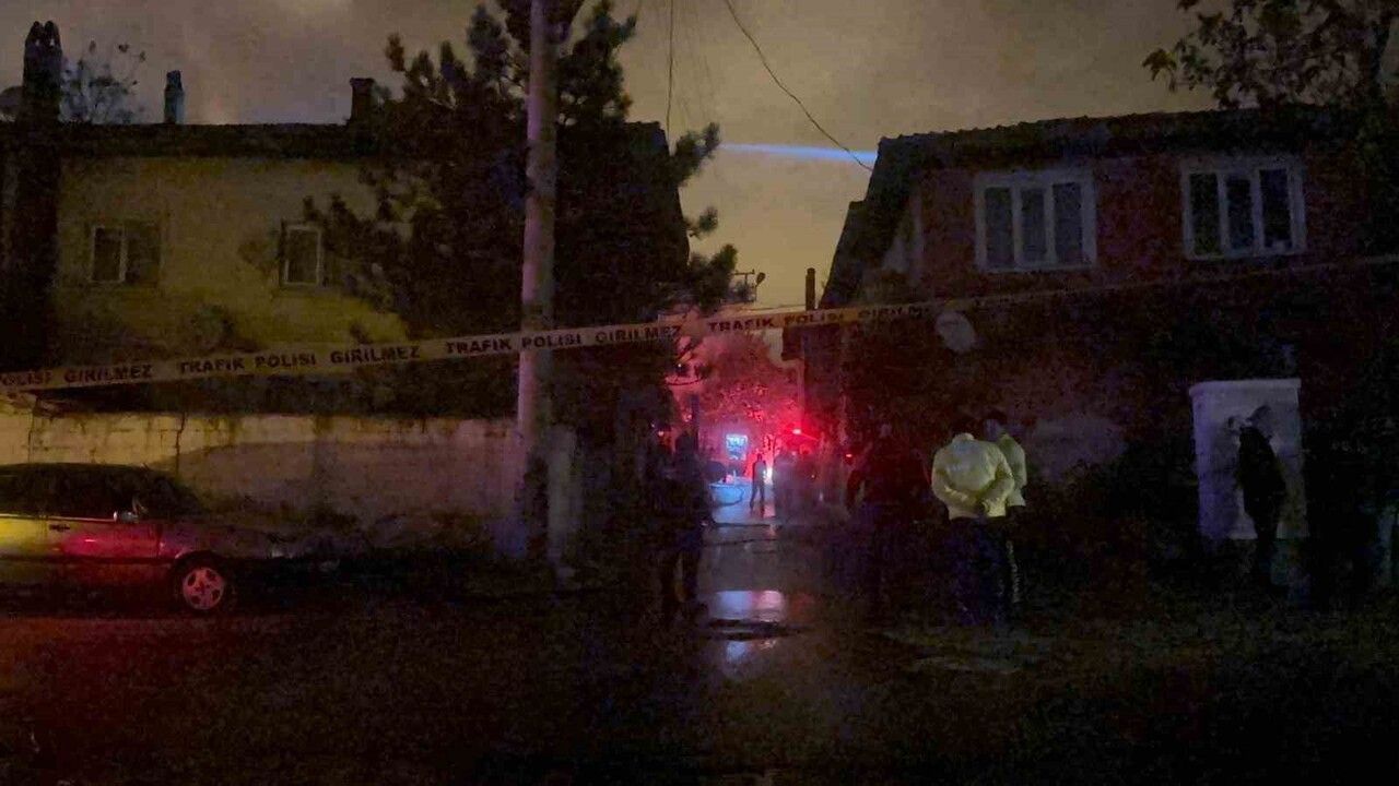 Çankırı İncili Çeşme'de Yangın: İki Ev Alevlere Teslim Oldu