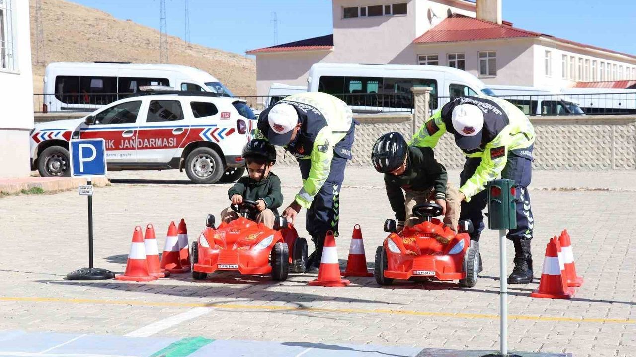 Çatak'ta Uygulamalı Trafik Güvenliği Eğitimi — Kayaboğaz İlkokulu'nda Bilinçlendirme