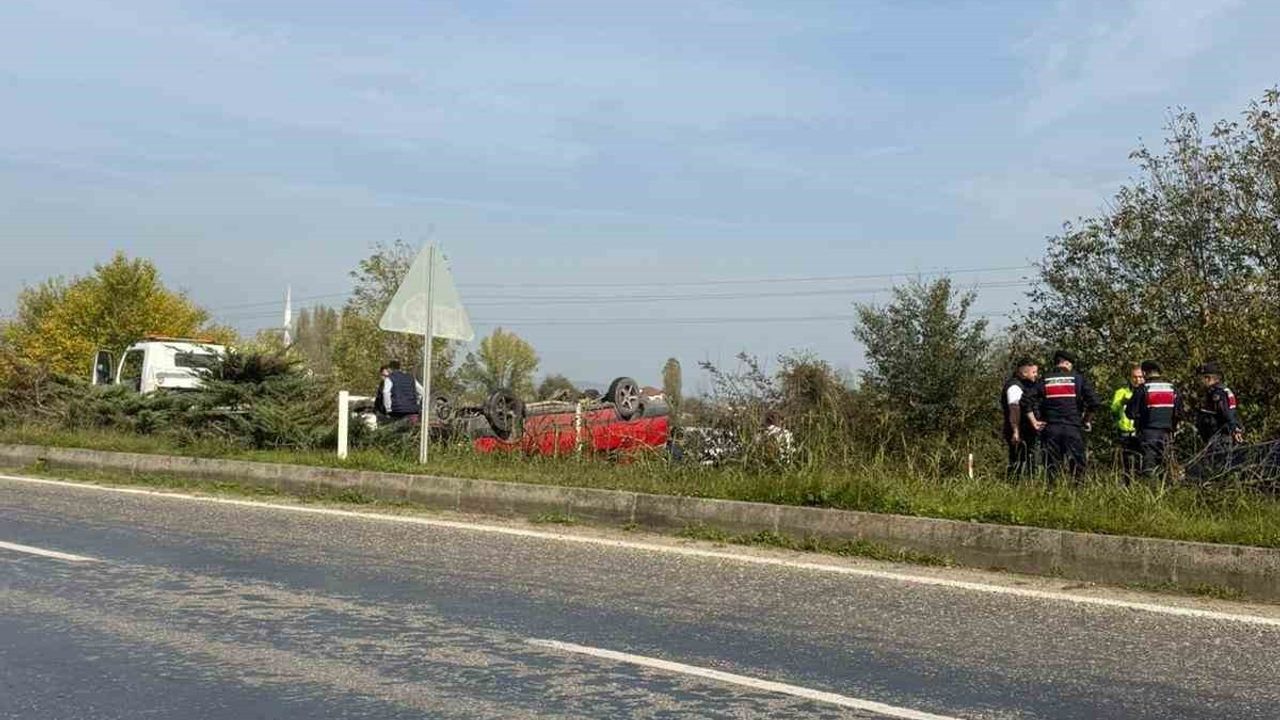 Çaycuma'da otomobil düz yolda takla attı: Sürücü hafif yaralandı