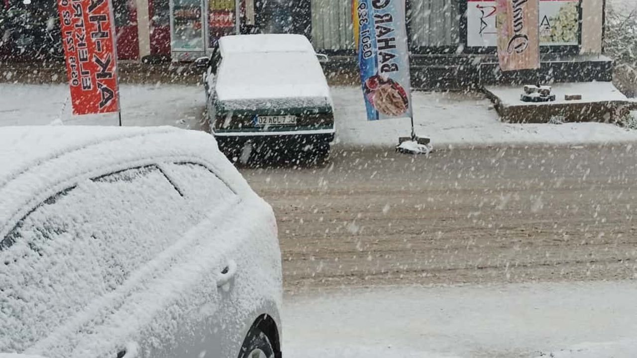 Çelikhan'da Yılın İlk Karı: Yüksek Kesimlerde 5 cm