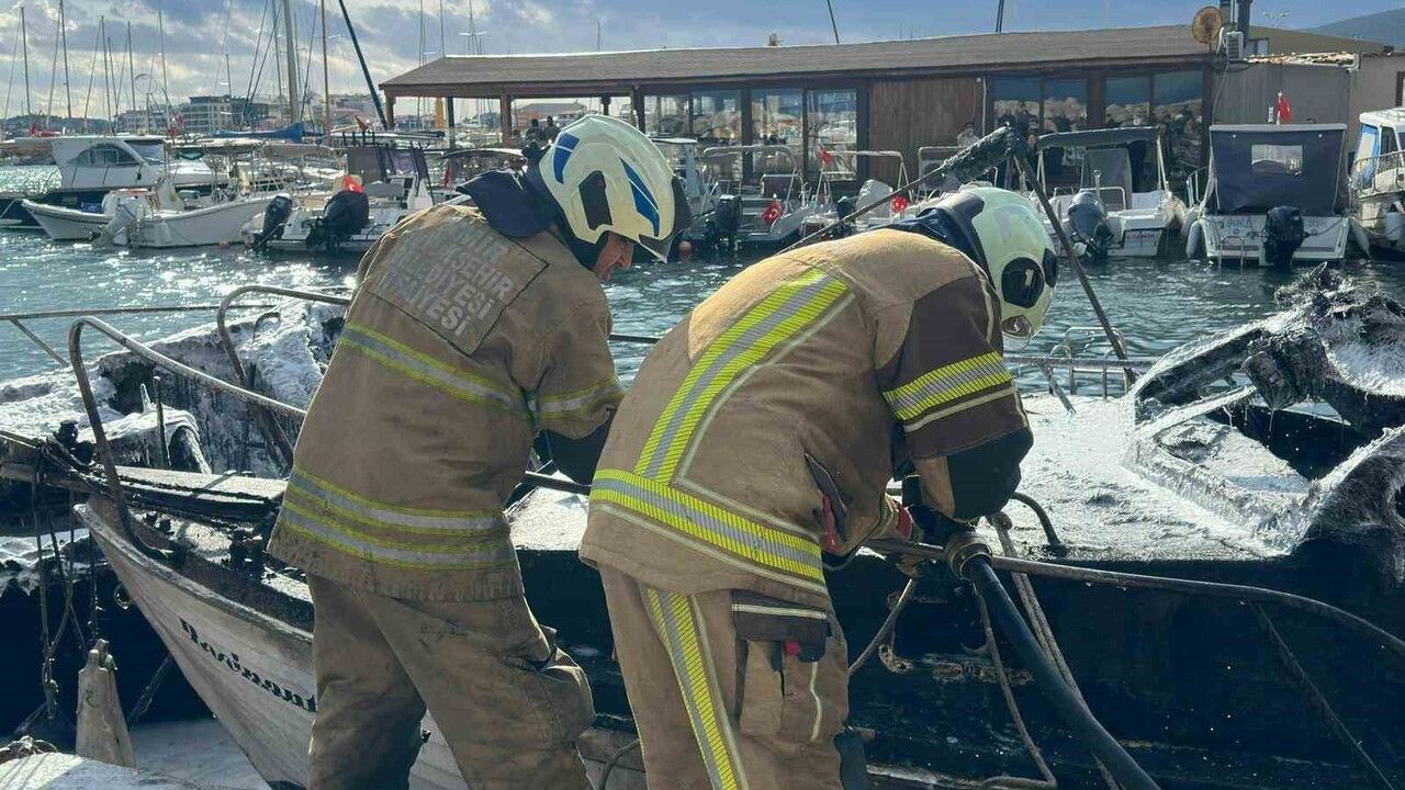 Çeşme'de Tekne Yangını: 7 Özel Tekne Alevlere Teslim Oldu