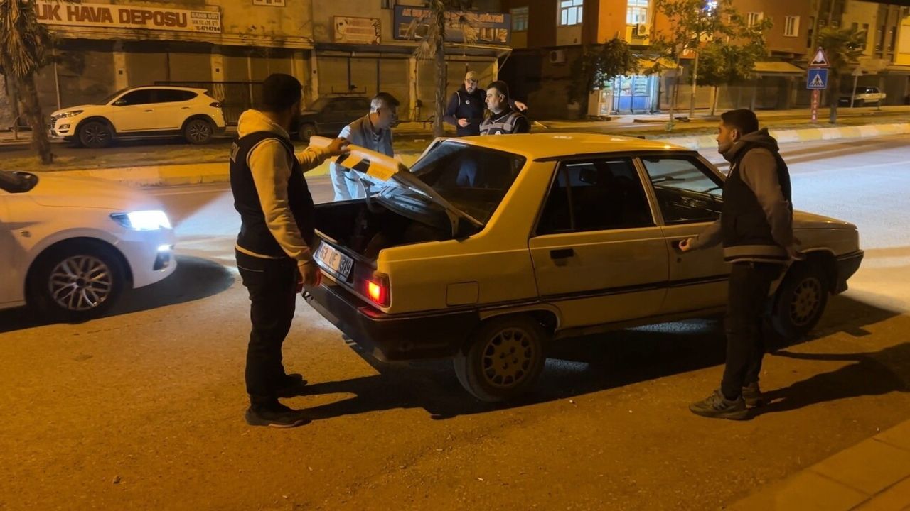 Ceylanpınar'da Huzur-63: Aranan 2 kişi yakalandı, ruhsatsız tabanca ele geçirildi