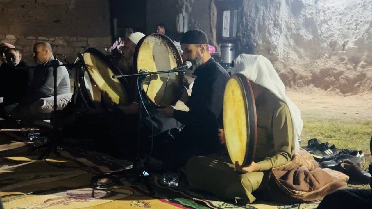 Ceylanpınar'da kendi kendine yanan ev için yüzlerce kişi seferber oldu