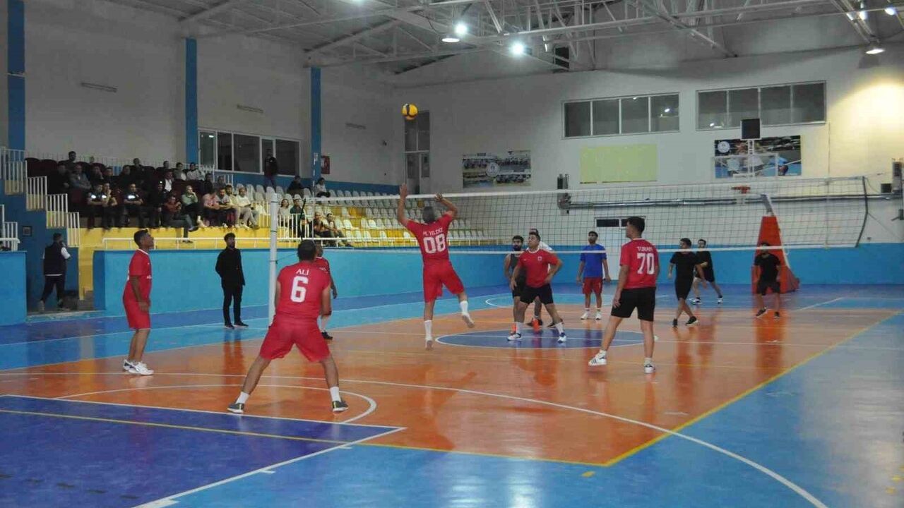 Ceylanpınar Voleybol Turnuvası Şampiyonu: Gençlik ve Spor Takımı