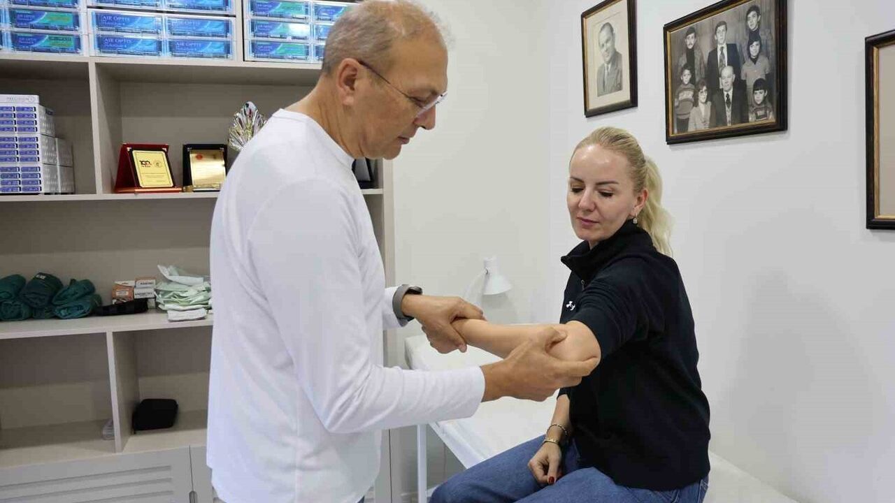 Çıkıklar acildir: Prof. Dr. Mustafa Nazım Karalezli'den spor yaralanmaları uyarısı