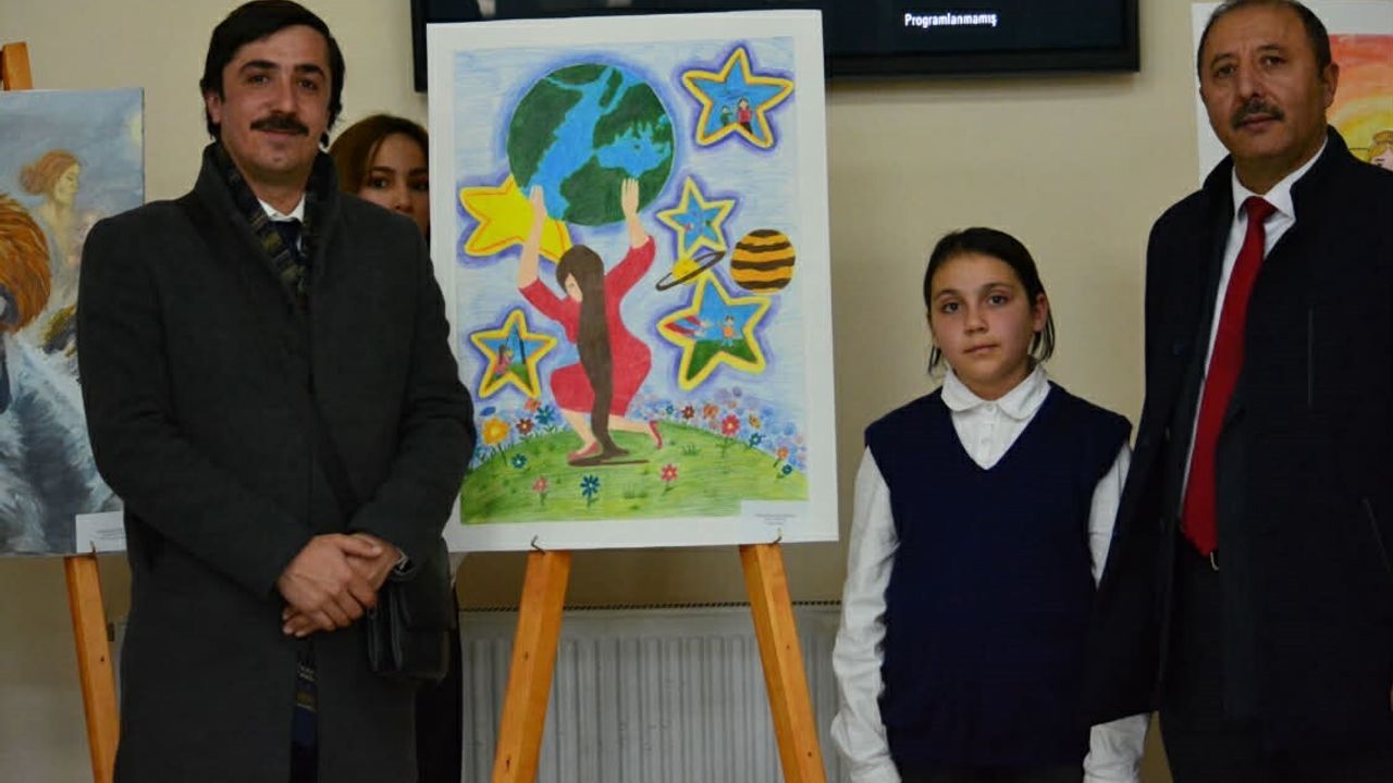 Çıldırlı Öğrenci Melis Akkoç 'Ailede Kadın' Yarışmasında Ardahan Birincisi