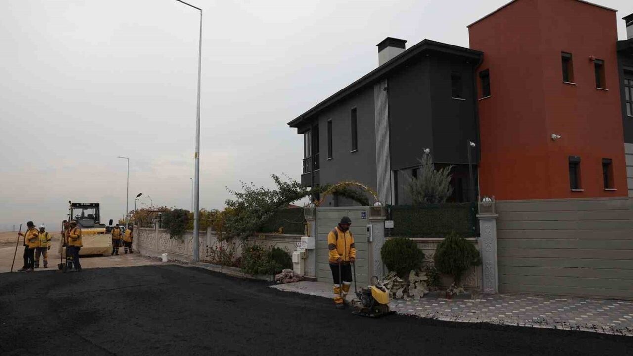 Çolakbayrakdar: Erkilet Generalemir’de Asfalt Çalışmalarıyla Kocasinan’ı Daha Yaşanılır Hale Getiriyoruz