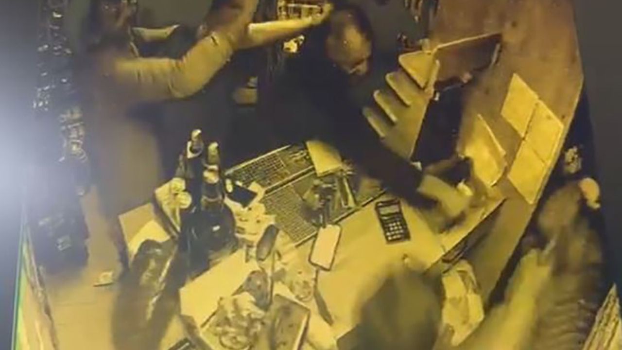 Çorlu'da Tekel Büfeye Baskın: İşletmeci Demir Sopalarla Yaralandı