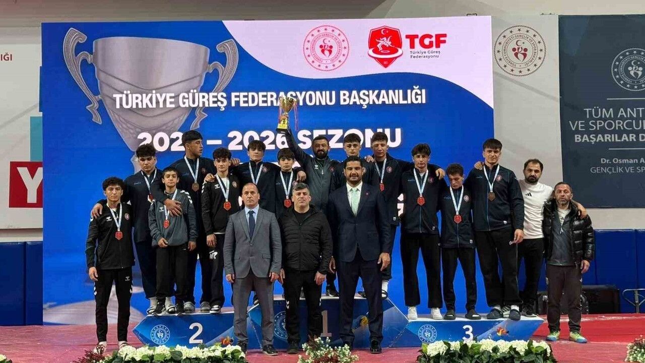 Çorum Belediyespor Ankara’da Serbest Güreş Yıldızlar Ligi’ni Üçüncü Bitirdi