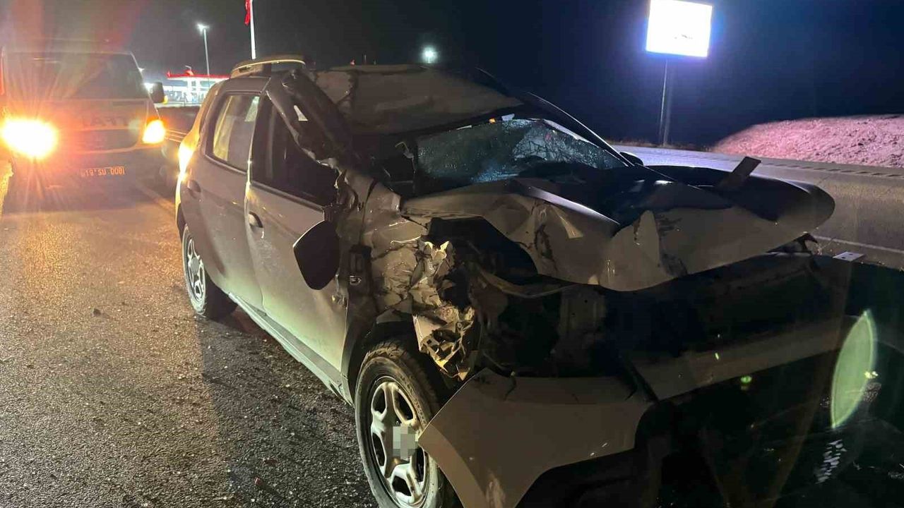 Çorum'da 5 Araçlı Zincirleme Kaza: 3 Yaralı