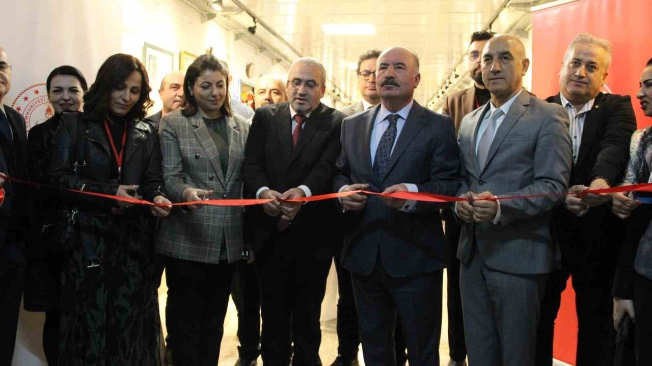 Çorum’da 7. Karma Resim Sergisi: 61 Eser Şehit Öğretmenler İçin