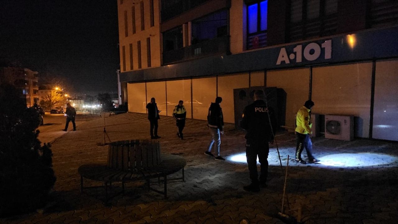 Çorum'da Genç Tartışmadan Kaçarken Silahla Yaralandı