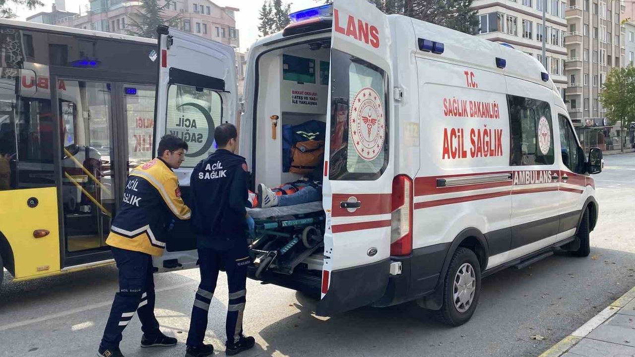 Çorum'da Otomobil ve Motosiklet Çarpıştı: 1 Yaralı