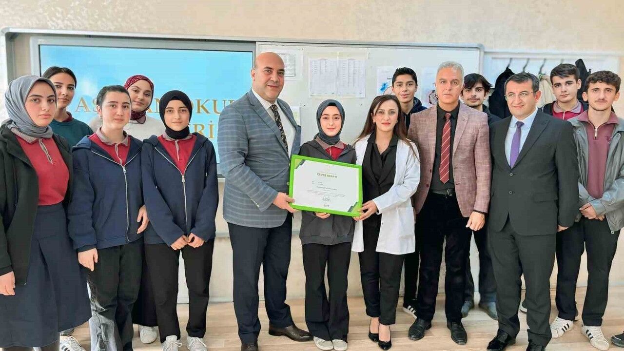 Cumhuriyet Tarihinin 3. Çevre Beratı Van’a: İzzeddin Şir Anadolu Lisesi Türkiye Birincisi