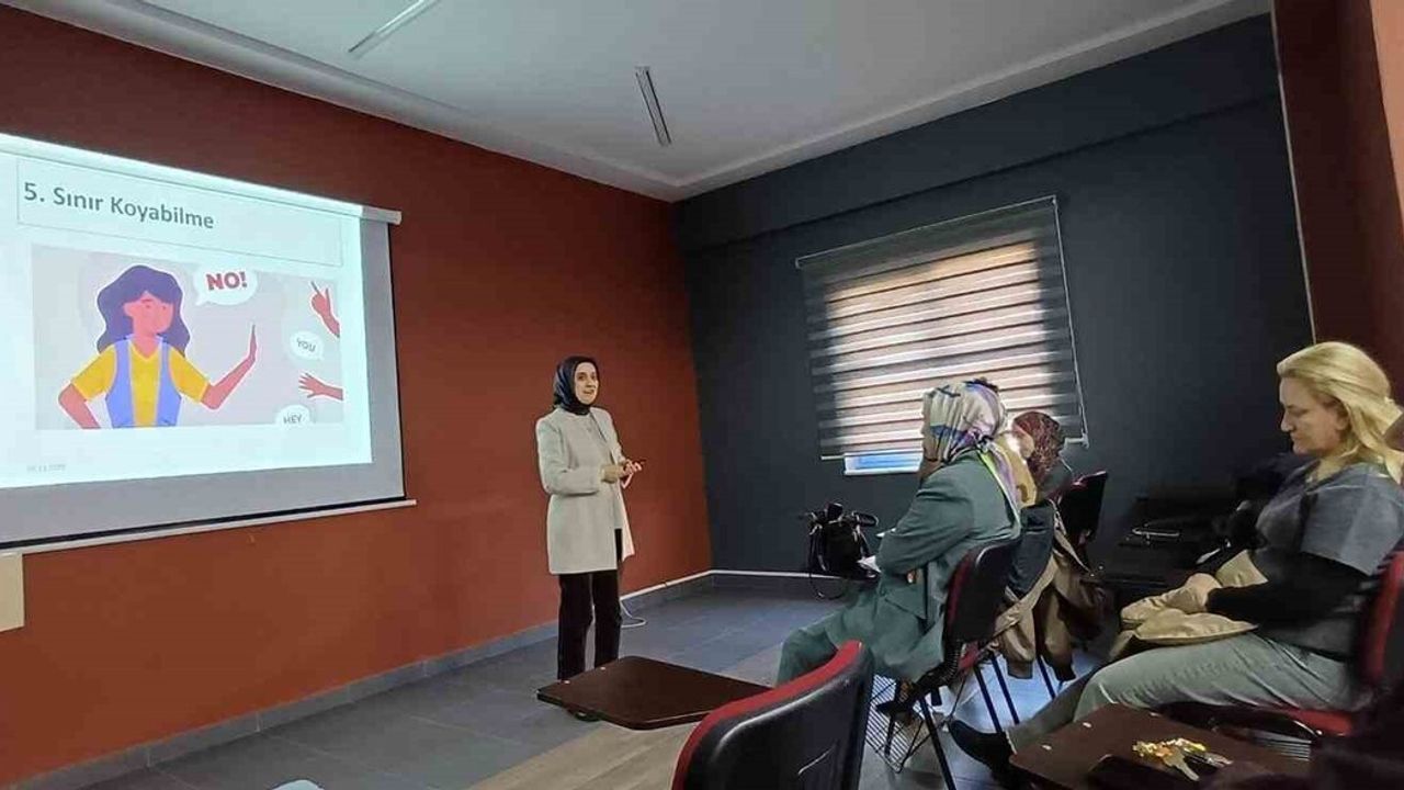 Dayanışmayla Güçleniyoruz: DÜKAM'dan Kadına Yönelik Şiddete Karşı Farkındalık