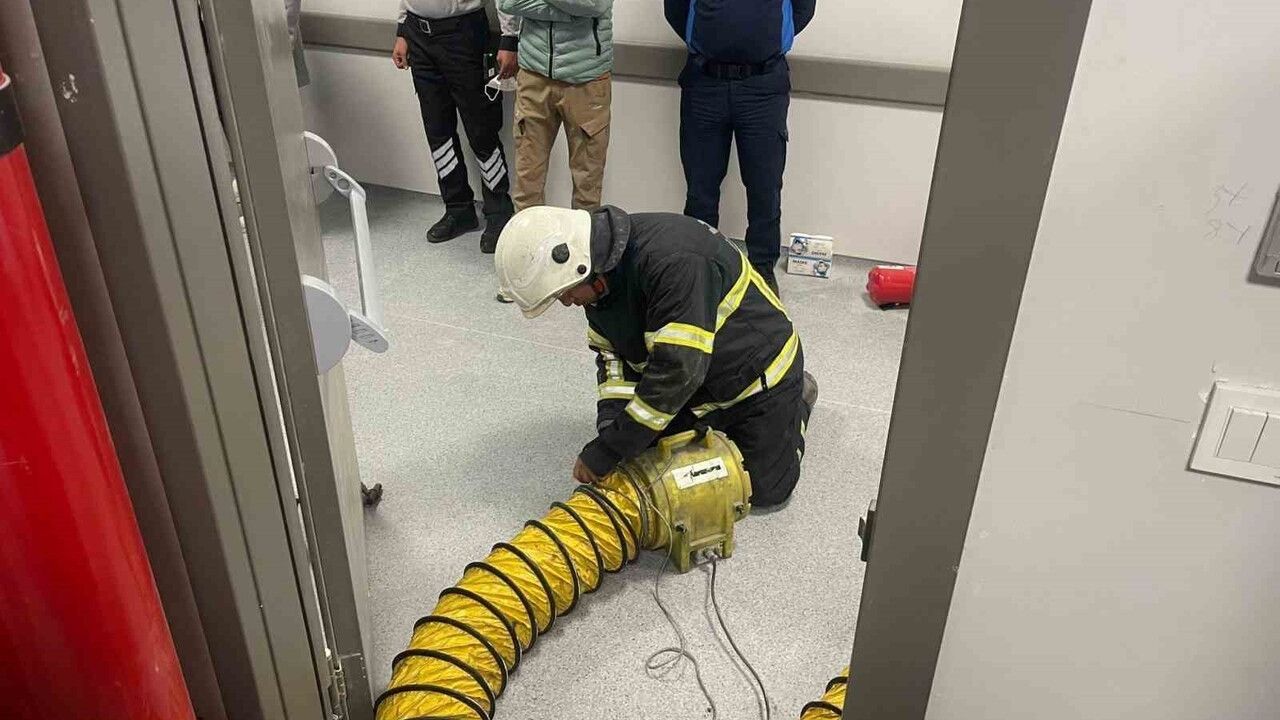 Defne Devlet Hastanesi'nde Elektrik Panosu Yangını Söndürüldü