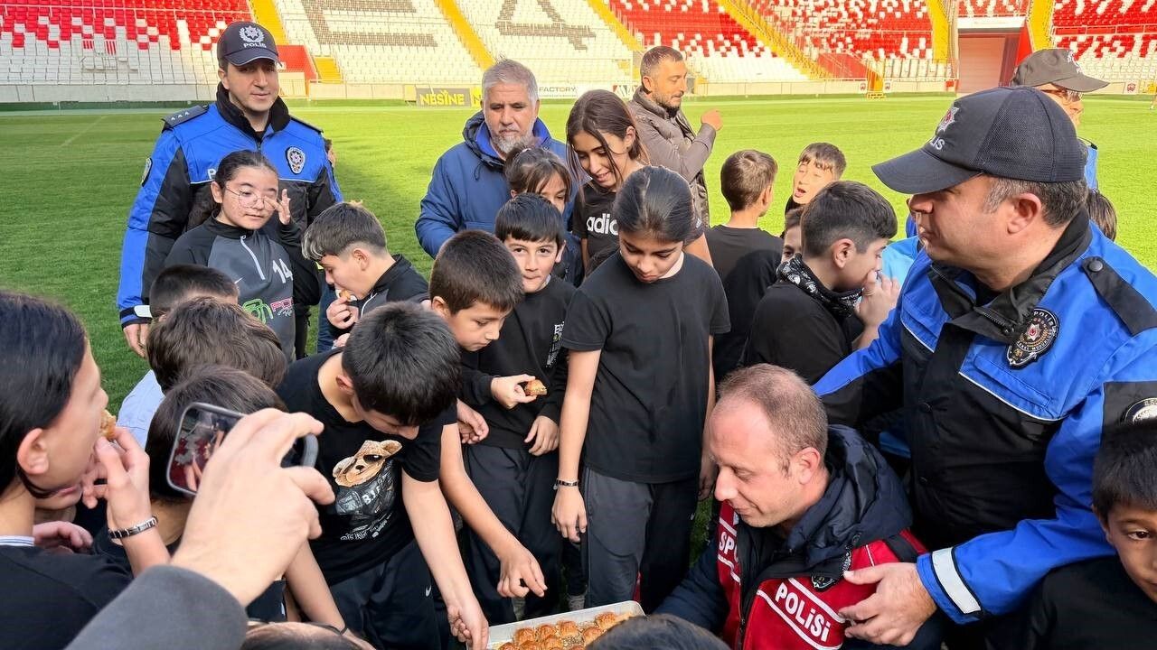 Değer Erzincan Gençlerle Sahada: Erzincanspor'da Unutulmaz Ziyaret