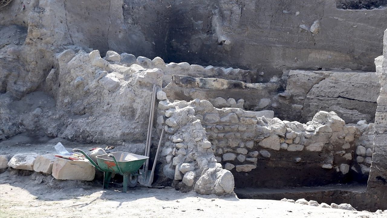 Değirmenler Höyük’te Karaz Öncesi Mimari İzler ve Büyük Fırın Keşfi