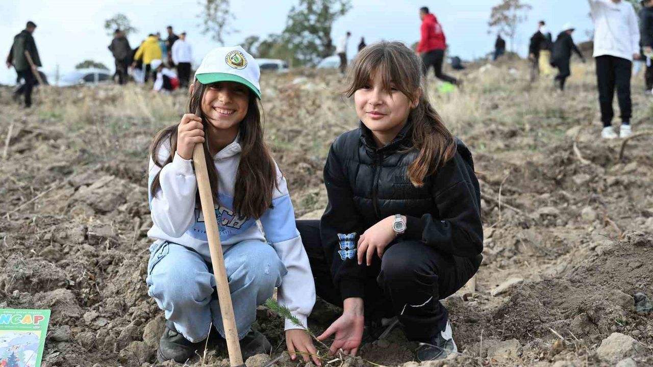 Demirci'de 2 Bin Fidan Toprakla Buluştu — 11 Kasım Ağaçlandırma