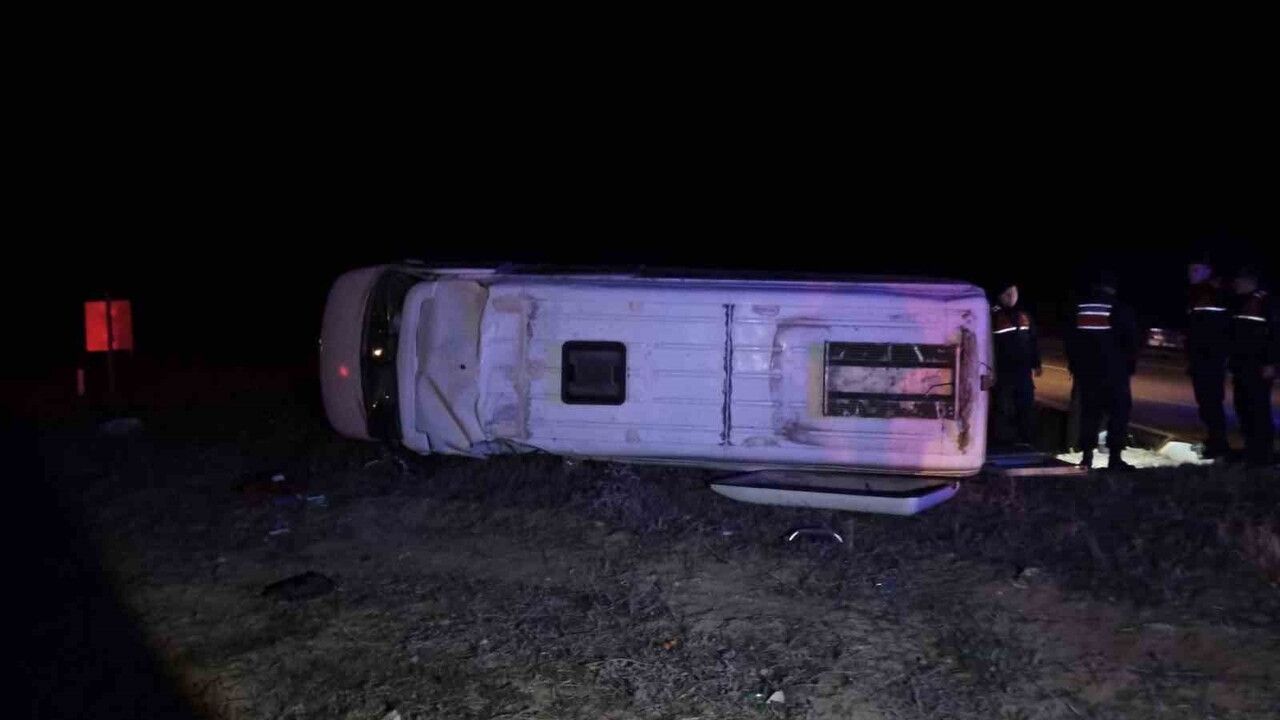 Denizli Çal’da Minibüs ile Yolcu Otobüsü Çarpıştı: 10 Yaralı