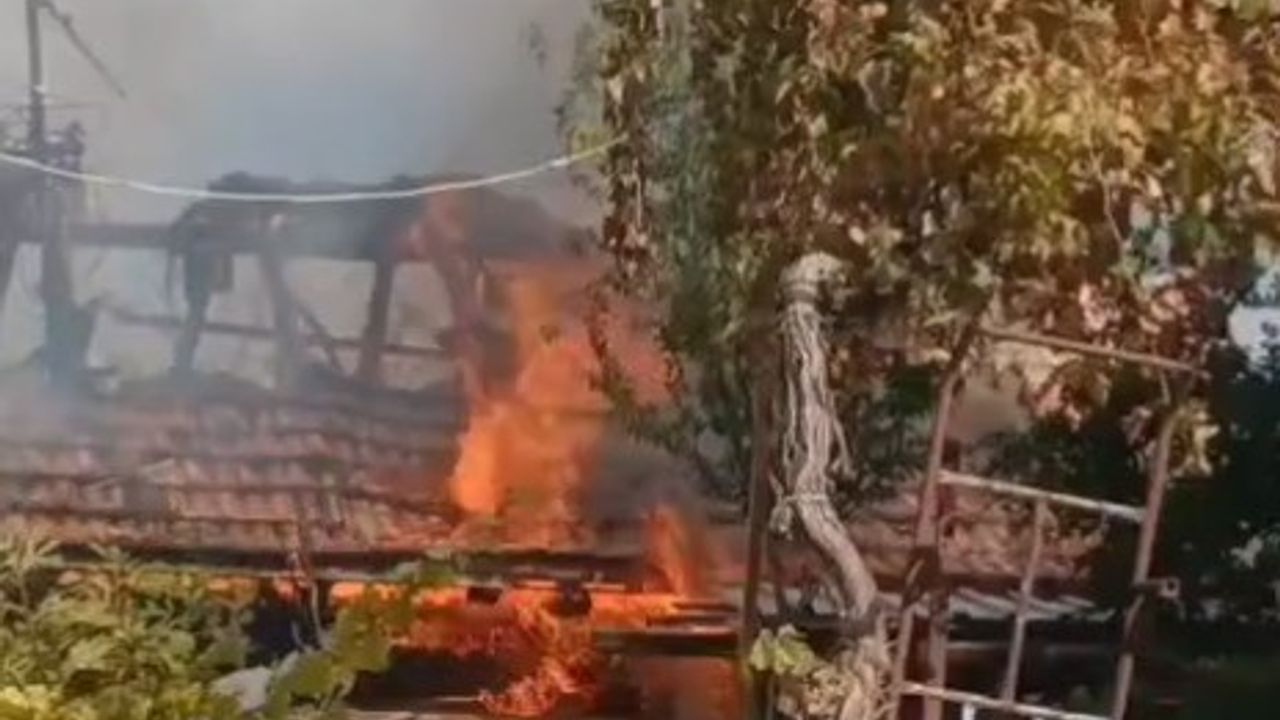 Denizli Çal'da Yangın: Suller Mahallesi'ndeki Müstakil Ev Kullanılamaz Hale Geldi