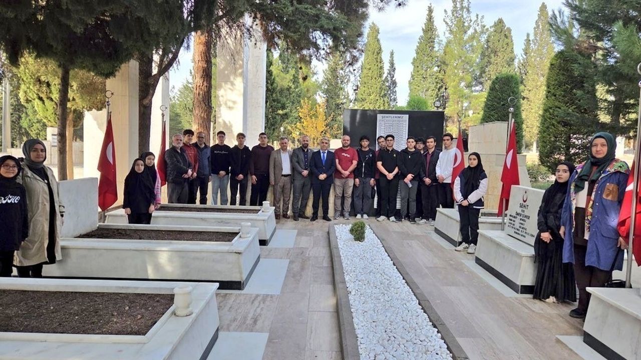 Denizli'de 24 Kasım Öğretmenler Günü: Şehit Öğretmenler Dualarla Anıldı