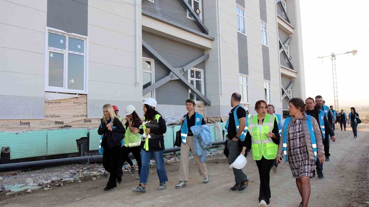 Denizli'de 500 Yataklı Acil Durum Hastanesi Taşınma Planları Yerinde İncelendi