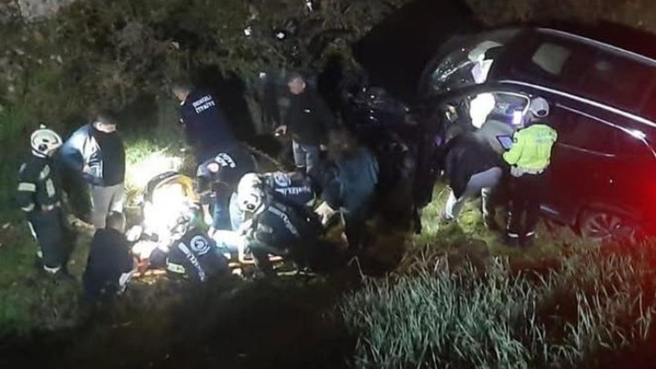 Denizli'de Uçuruma Yuvarlanan Araç: Sürücü İtfaiye Tarafından Kurtarıldı