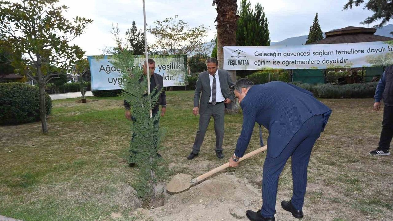 Denizli’de 'Yeşeren Eller Hareketi' ile Fidan Dikme Kampanyası Başladı
