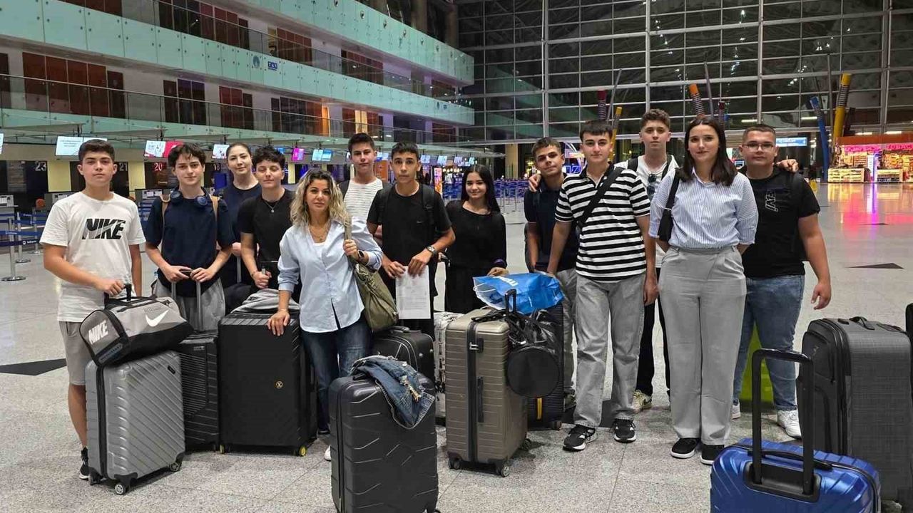 Denizli Turizm Lisesi Öğrencileri Almanya'da 90 Günlük Stajı Tamamladı