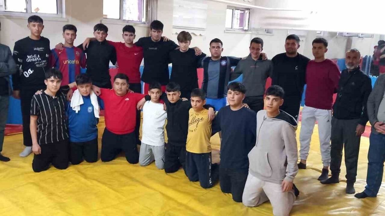 Develi'de Liselerarası Ağırsıklet Baş Pehlivanları Müsabakaları — Muammer Kocatürk Lisesi Zirvede