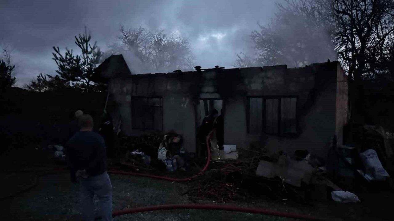 Devrekani'de Sobayı Benzinle Yakmak İsteyen Kişi Hem Kendini Hem Evini Yaktı