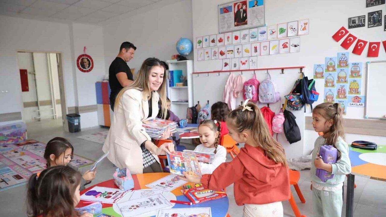 Didim’in Renkleri Boyama Kitabı Minik Öğrencilerle Buluştu