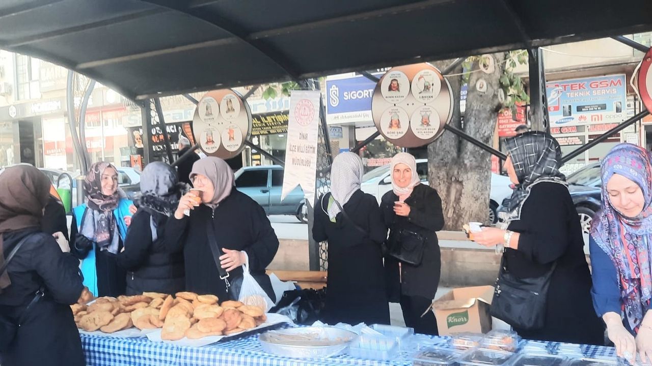 Dinar'da Gazze İçin Hayır Çarşısı