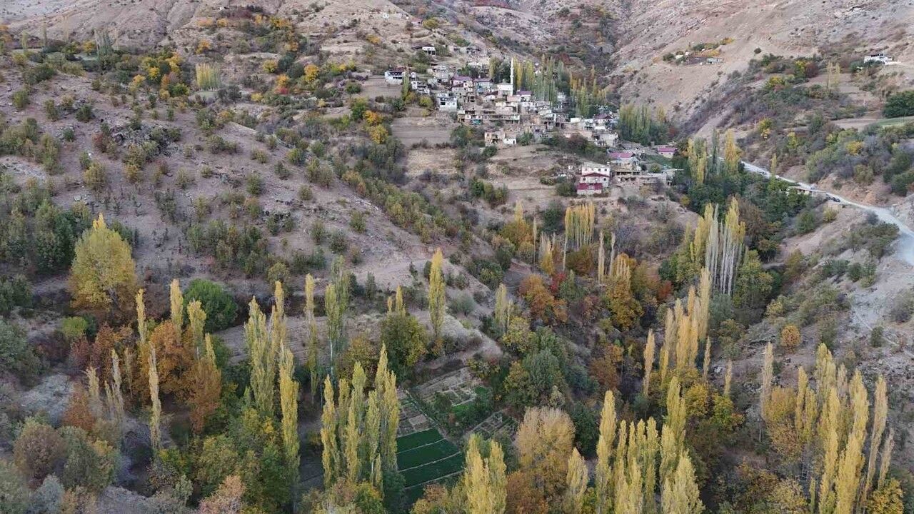 Diyarbakır Çüngüş'te Asırlık Kerpiç Evlerde Kartpostallık Renk Cümbüşü