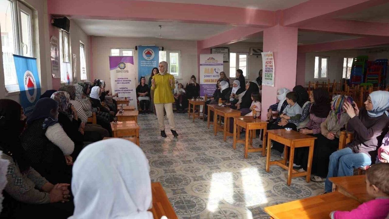 Diyarbakır'da 25 Kasım: Hani Uzunlar Mahallesi'nde Kadına Yönelik Şiddet Farkındalığı