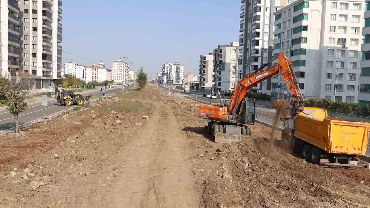 Diyarbakır'da 60 bin m²'lik Ali Gaffar Okan Bulvarı Peyzaj Çalışması