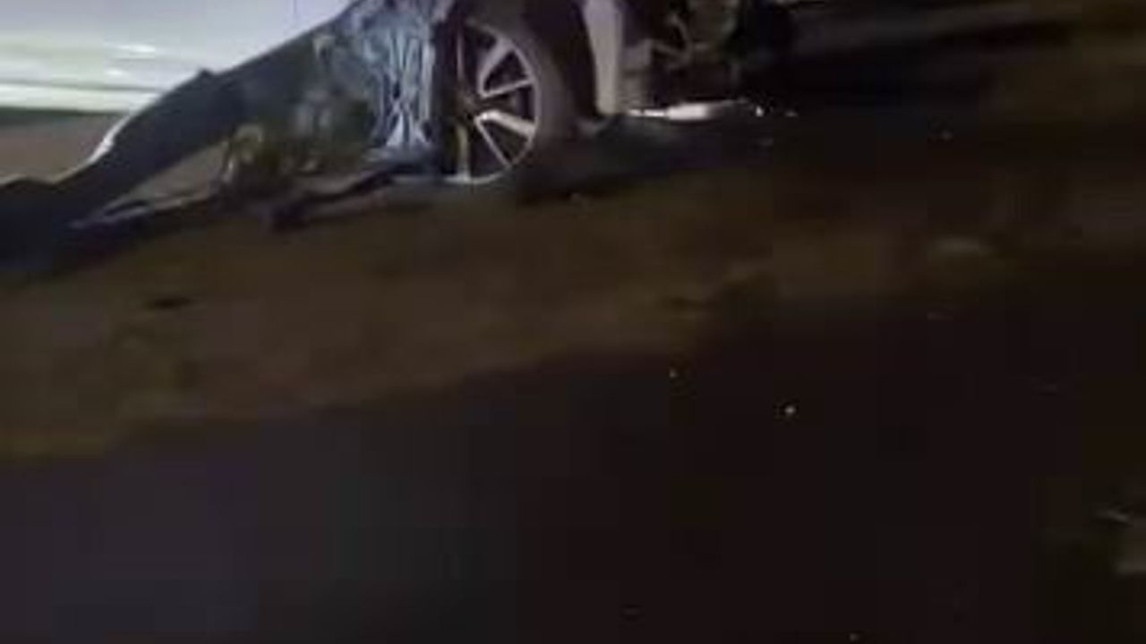 Diyarbakır’da ehliyetsiz sürücü park halindeki araçlara çarptı: 1 yaralı