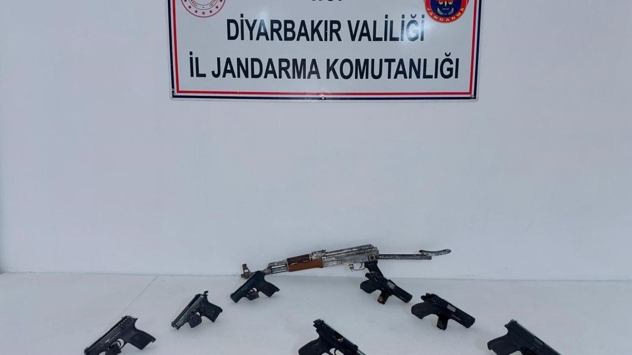 Diyarbakır'da JASAT Operasyonu: Çok Sayıda Ruhsatsız Silah Ele Geçirildi