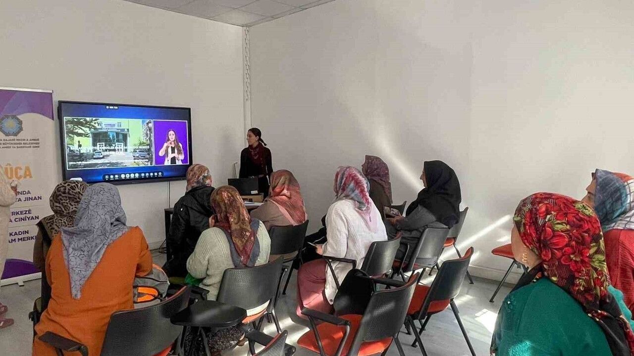 Diyarbakır'da Kadınlar Farkındalık Atölyelerinde Buluştu: Psikolojik ve Dijital Şiddet Öne Çıktı