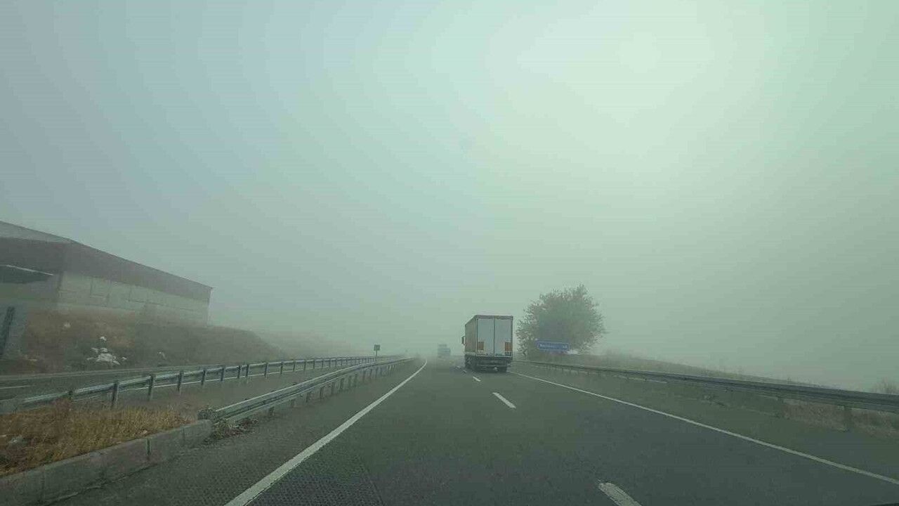 Diyarbakır'da Yoğun Sis: Görüş 30 Metreye Düştü