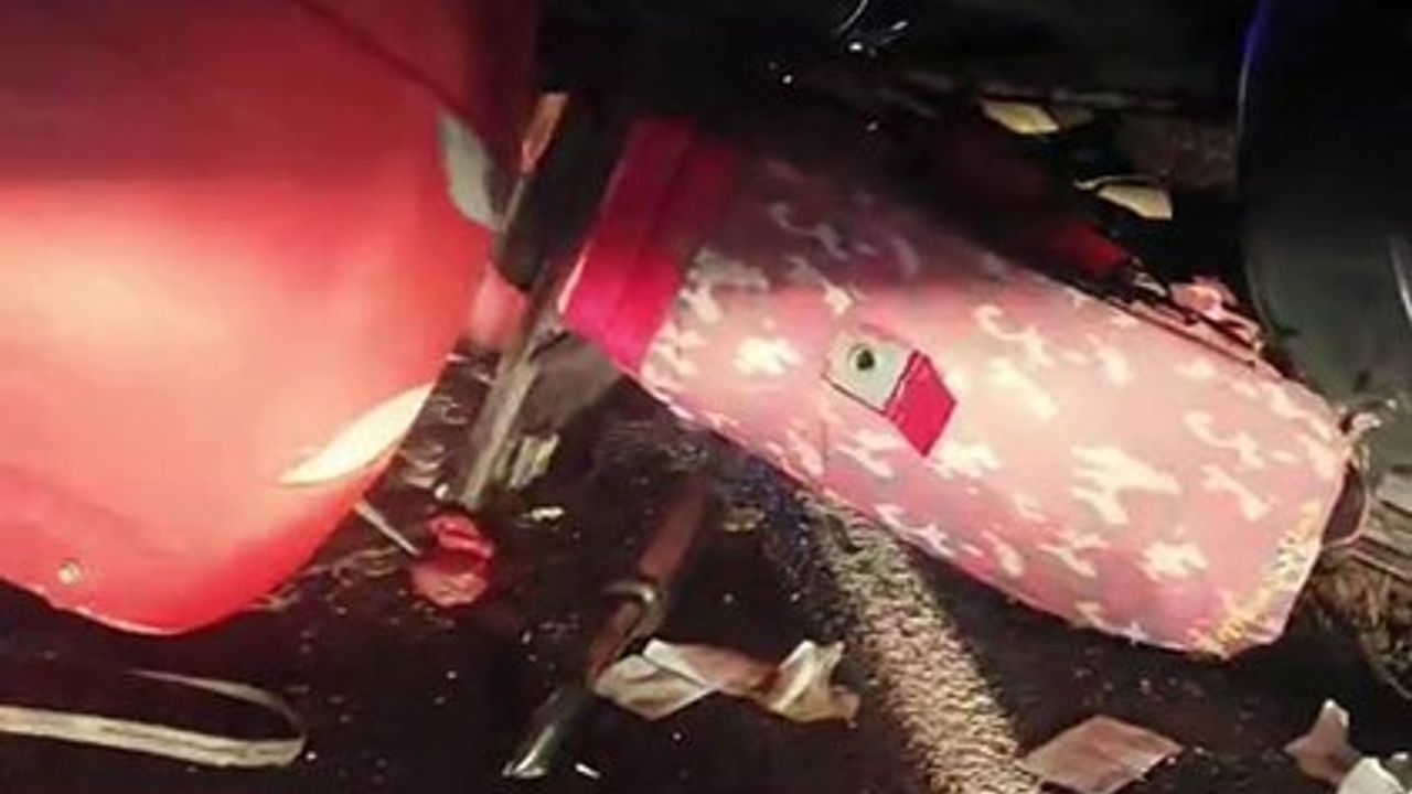 Diyarbakır-Hani Karayolu'nda Kaza: Traktör ile Hafif Ticari Araç Çarpıştı, 2 Yaralı