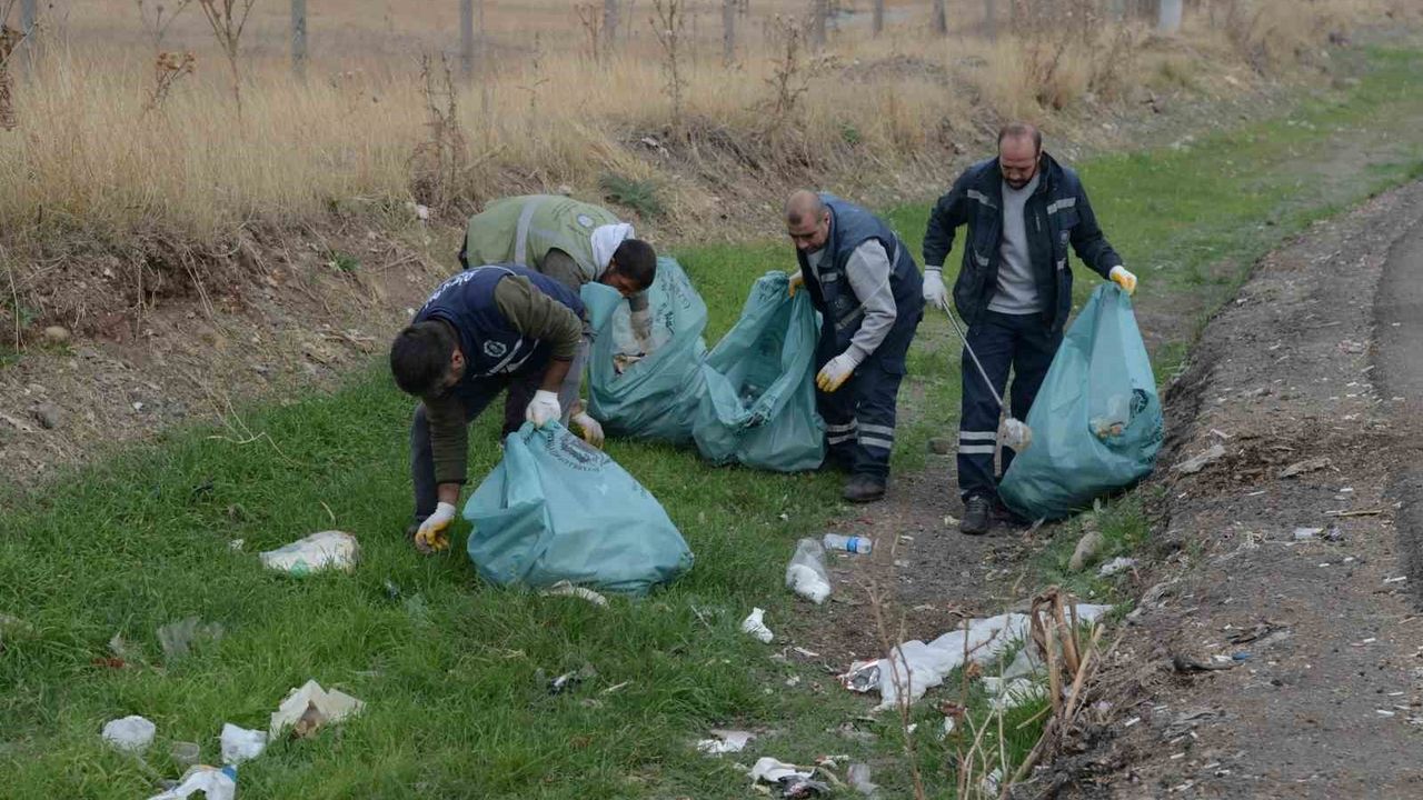 Diyarbakır'ın Dört Girişi Temizleniyor — 'Amed’i Seviyorum, Kirletmiyorum' Kampanyası