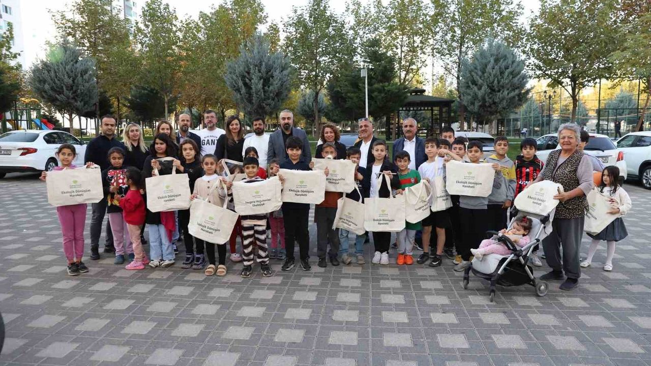 Diyarbakır Kayapınar'da 15 Siteye Geri Dönüşüm Ünitesi — 10 Bin Kişi Bilgilendirildi