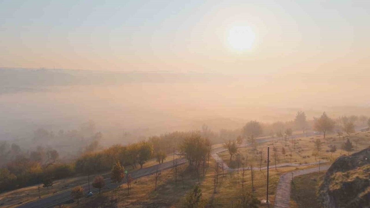 Diyarbakır Sis Denizinde Kayboldu: Tarihi Mekanlarda Kartpostallık Görüntüler