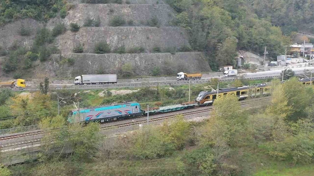 Dördüncü Milli Banliyö Tren Seti Gaziantep'e Teslim Edildi