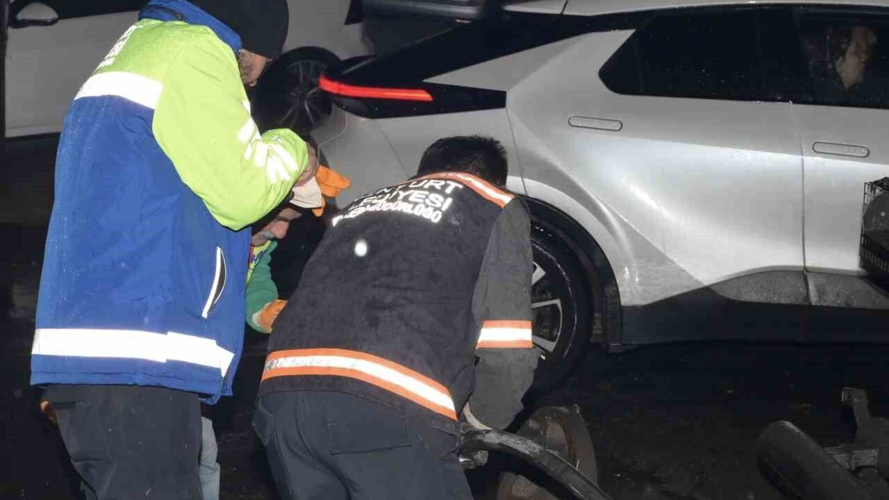 Dükkanını Pis Su Basan Esnaf İSKİ'ye Seslendi: Esenyurt Belediyesi Müdahale Etti